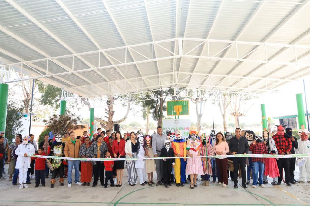 ISMAEL HERNÁNDEZ ENTREGA NUEVO TECHADO EN LA TELESECUNDARIA NARCIZO MENDOZA DE SAN&nbsp;MIGUEL