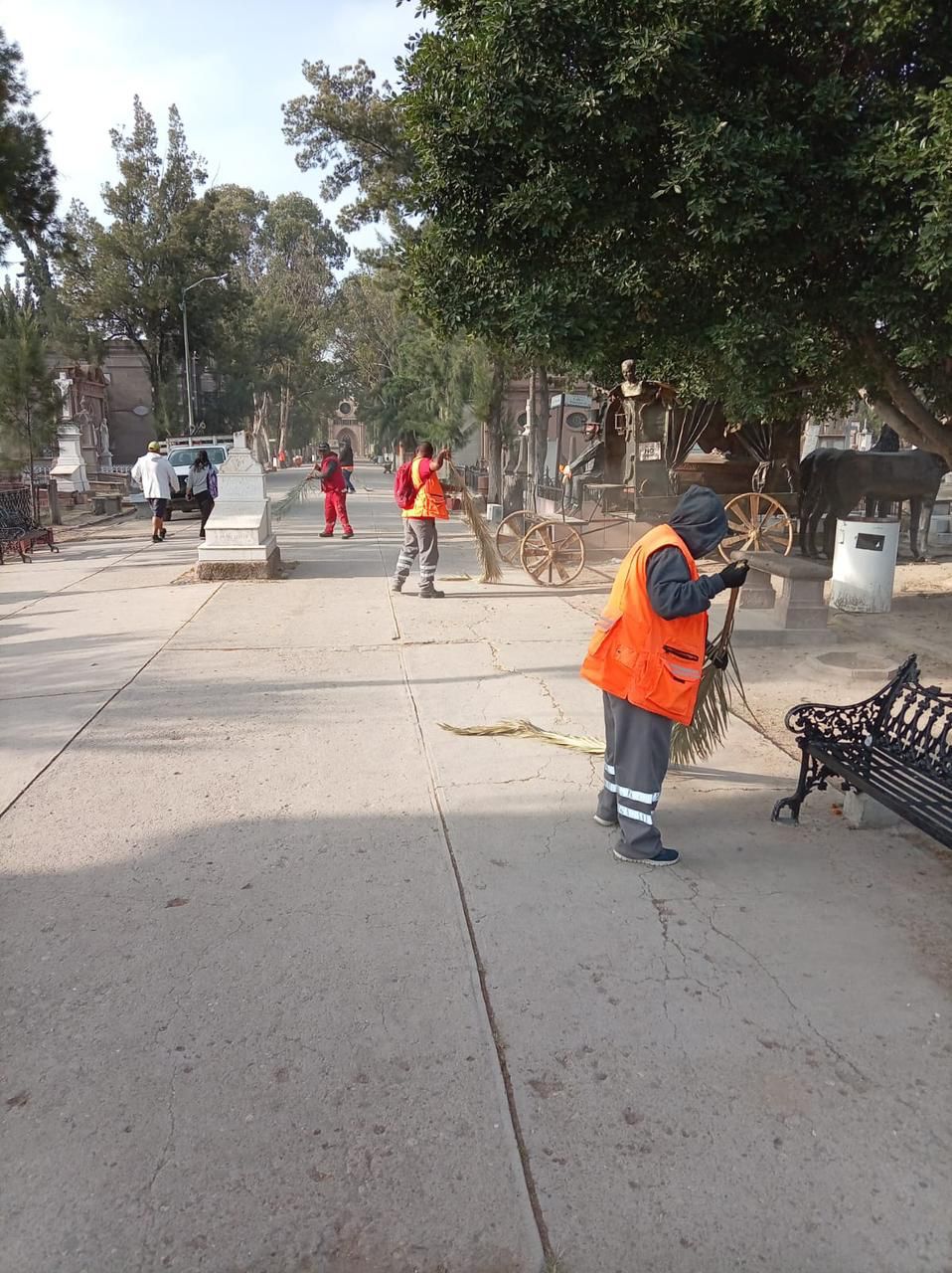 Continúan los trabajos de limpieza y mantenimiento en los panteones municipales de San Luis&nbsp;Capital