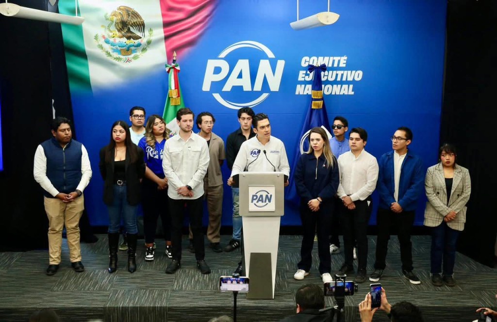 “CARTEL DE MORENA GOBIERNO REPRESOR USO VIOLENCIA CONTRA JOVENES” JORGE ROMERO LIDER NACIONAL DEL&nbsp;PAN.