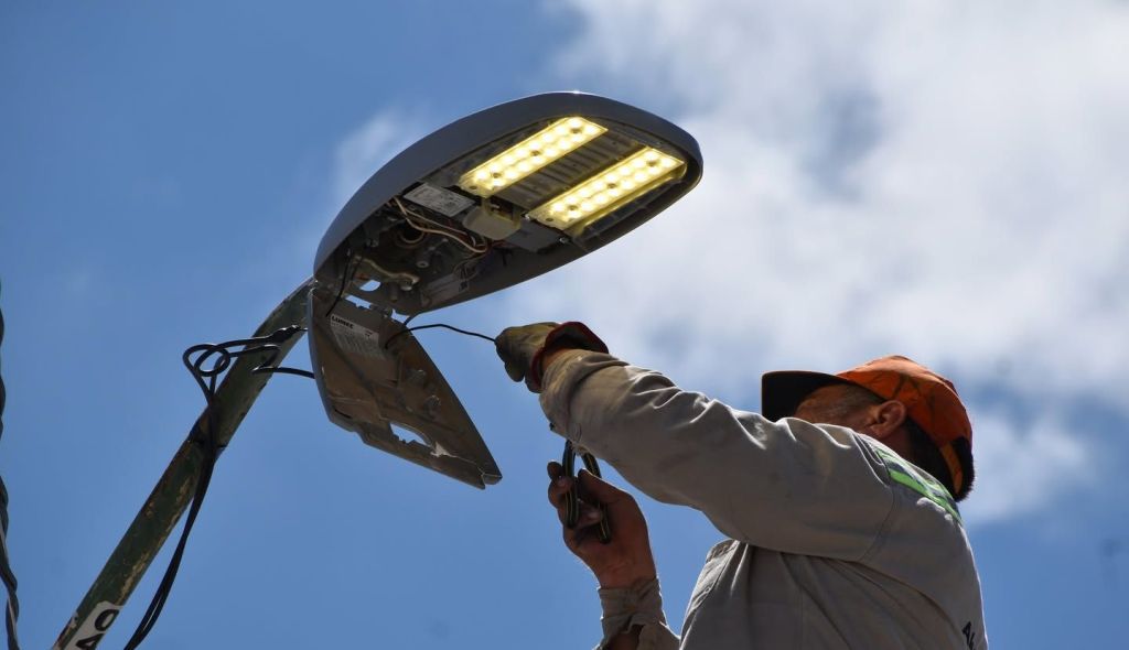 Gobierno de la Capital restablece alumbrado en Morales y puente Sierra&nbsp;Leona
