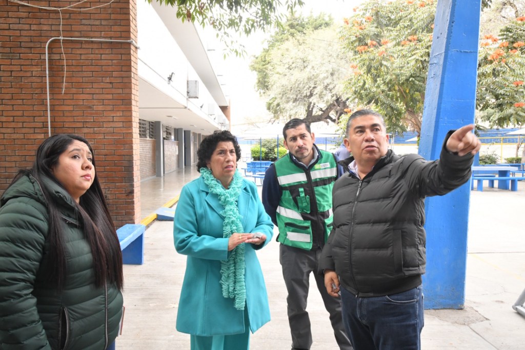 ALCALDE NAVARRO MUÑIZ ENTREGA MÓDULO DE USO SANITARIO EN SECUNDARIA GRACIANO&nbsp;SÁNCHEZ