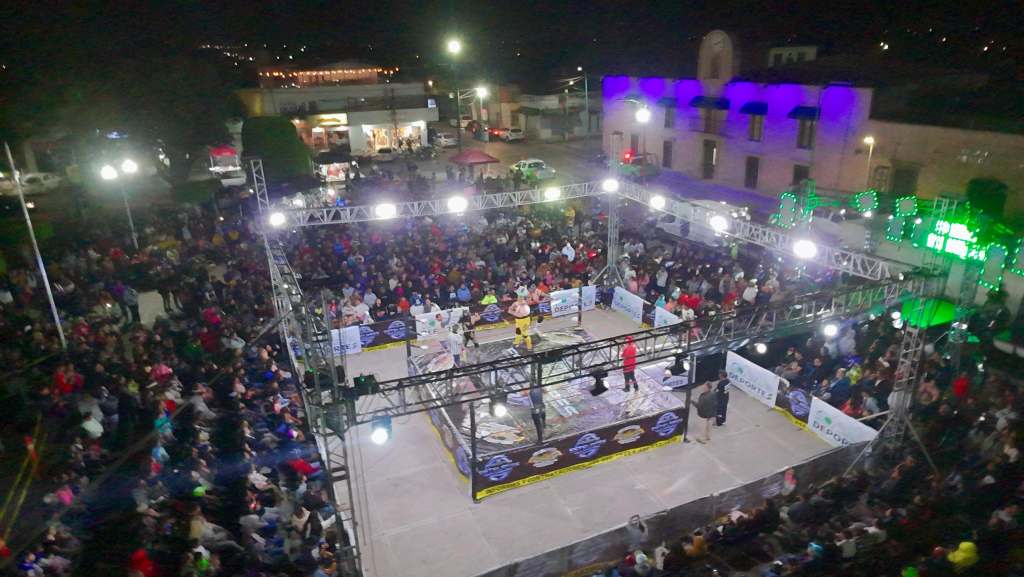 EMOCIONANTE Y ESPECTACULAR NOCHE DE LUCHA LIBRE EN LA PLAZA DE&nbsp;SOLEDAD