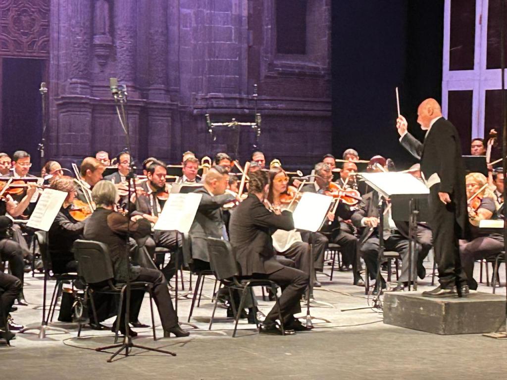 ENTUSIASMO DEL PÚBLICO IMPULSA EL RENOVADO RUMBO DE LA ORQUESTA&nbsp;SINFÓNICA