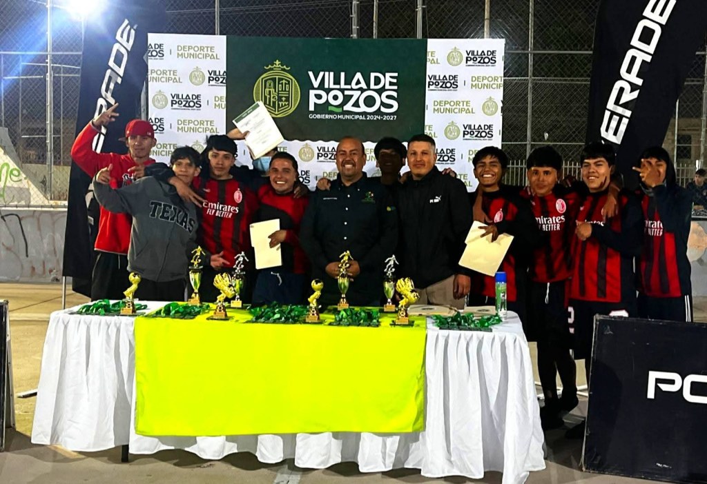 VILLA DE POZOS PREMIA A CAMPEONES DEL PRIMER TORNEO DE FÚTBOL RÁPIDO EN CIUDAD&nbsp;2000