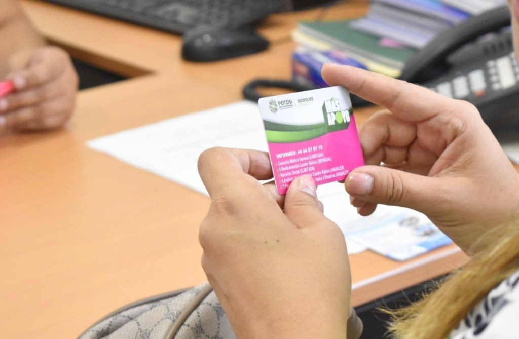 LLEVA GOBIERNO DEL ESTADO MÁS APOYO CON TARJETAS ROSAS A MUJERES&nbsp;POTOSINAS