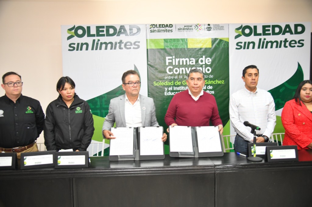 ALCALDE JUAN MANUEL NAVARRO FIRMA CONVENIO CON IEEA PARA ERRADICAR EL REZAGO&nbsp;EDUCATIVO