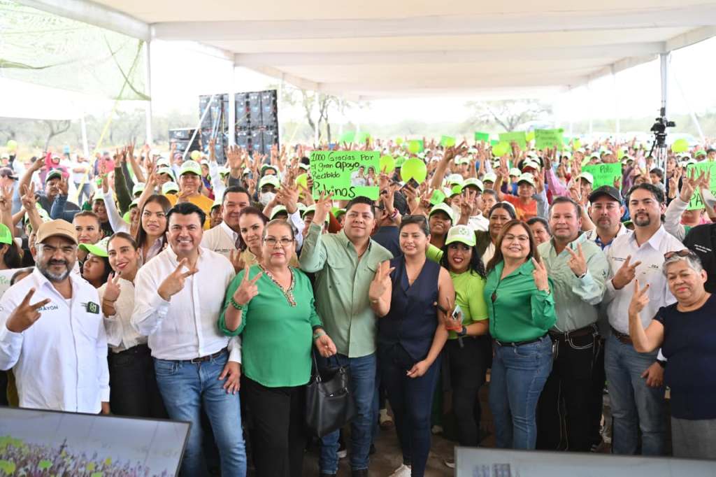 RICARDO GALLARDO ENTREGA TERRENOS Y ESCRITURAS A FAMILIAS DE LA REGIÓN&nbsp;MEDIA