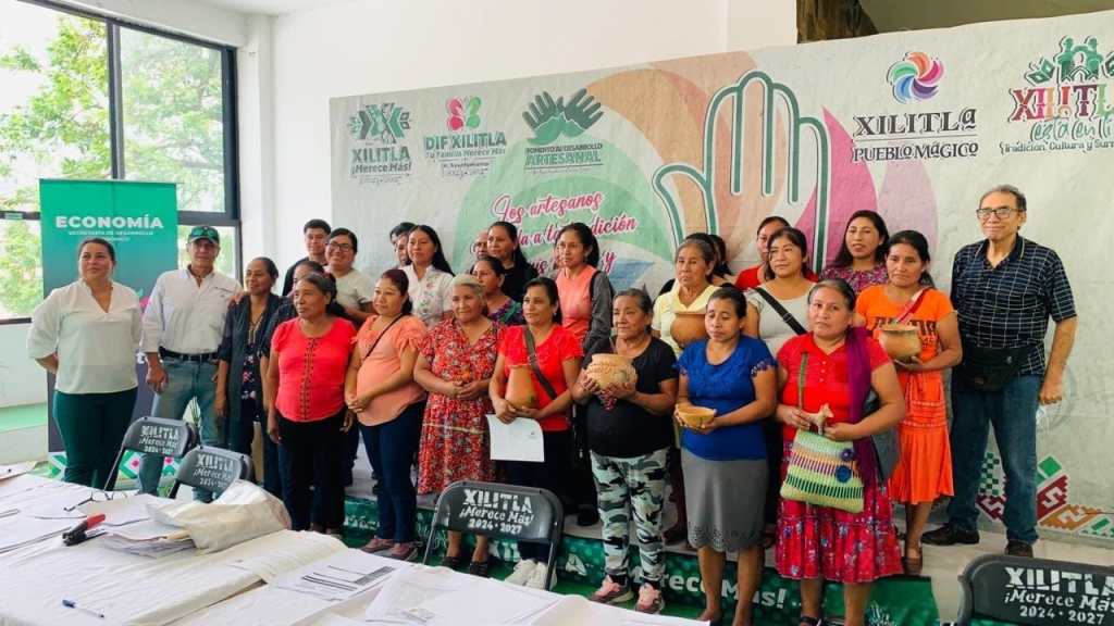 PERSONAS ARTESANAS RECIBEN APOYO HISTÓRICO DEL&nbsp;FONART