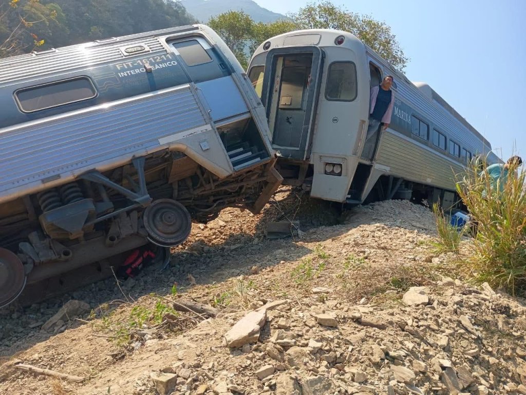 13 MUERTES DEJÓ EL DESCARRILAMIENTO DEL TREN EN&nbsp;OAXACA.