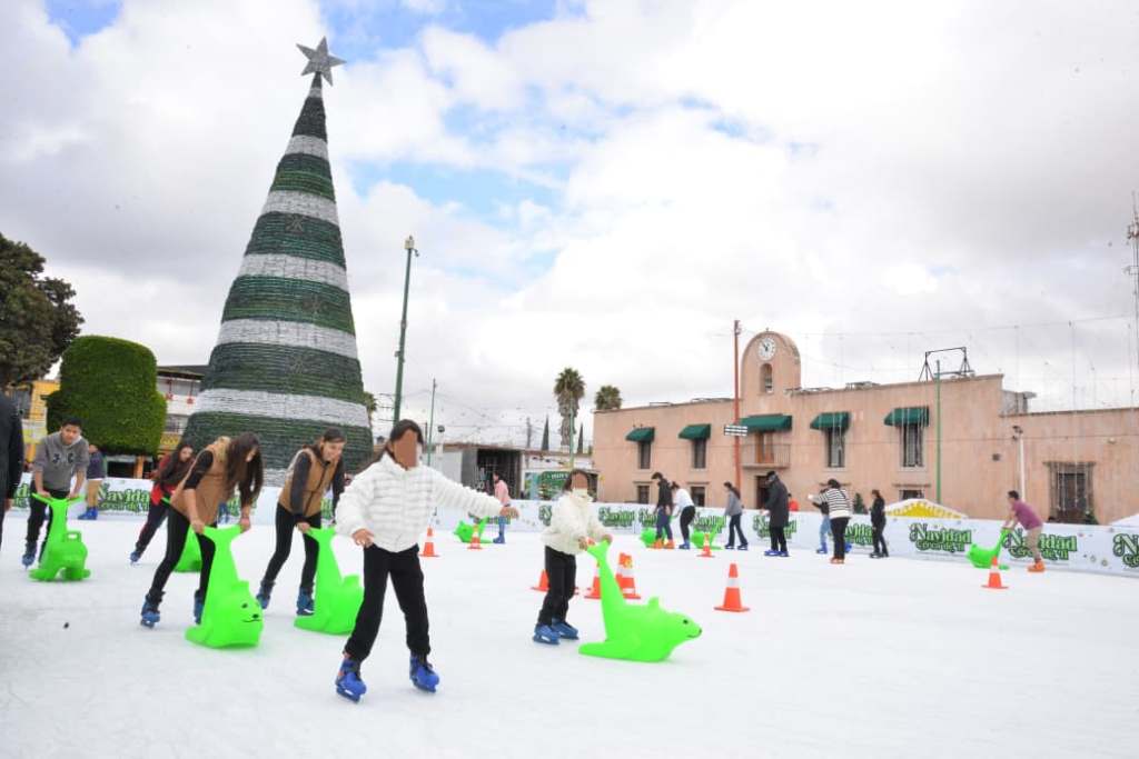 PISTA DE HIELO EN SOLEDAD, LISTA PARA ENMARCAR LA NAVIDAD EN FAMILIA Y CON&nbsp;AMIGOS