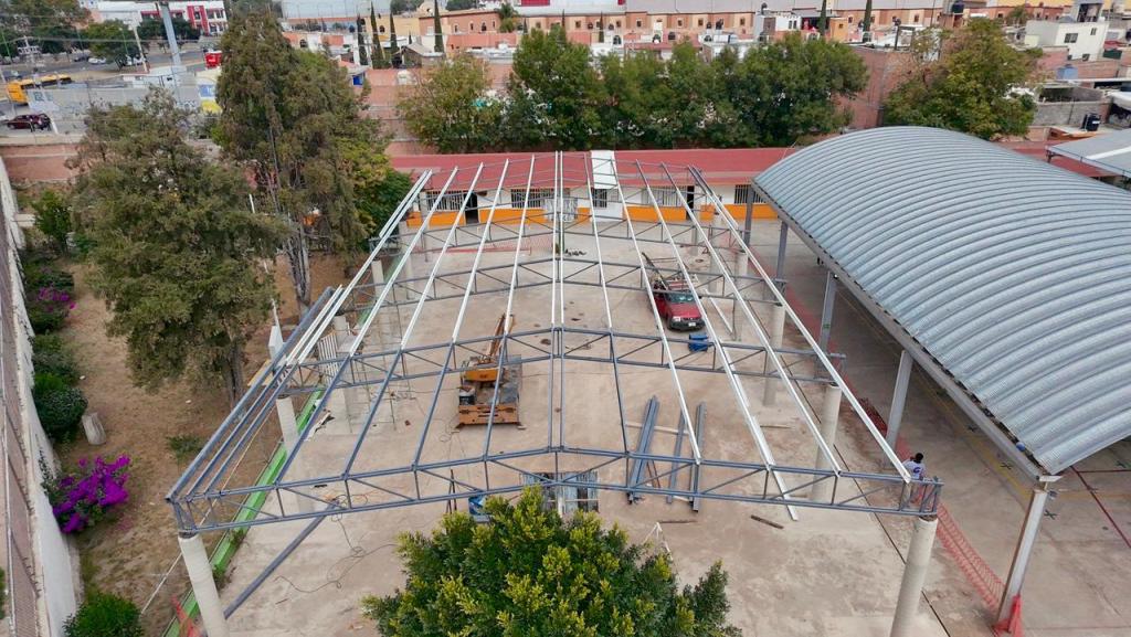 SE CONSTRUYE EN TIEMPO Y FORMA TECHADO EN PRIMARIA DE LA COLONIA PAVÓN EN&nbsp;SOLEDAD