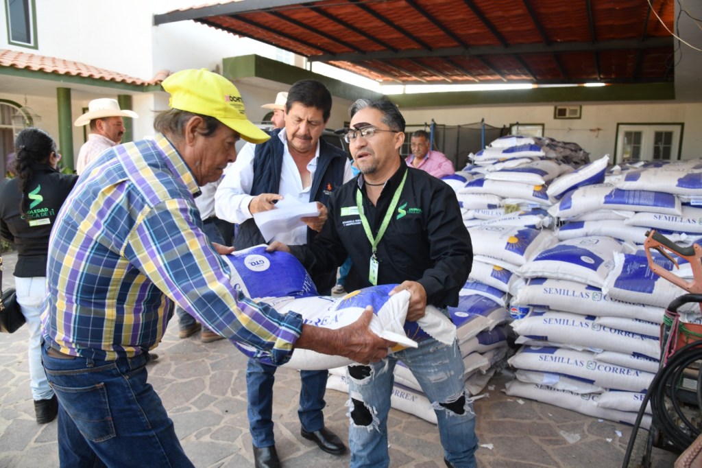 SOLEDAD DE GRACIANO SÁNCHEZ FORTALECE ACTIVIDAD RURAL CON DISTRIBUCIÓN DE SEMILLA DE&nbsp;AVENA