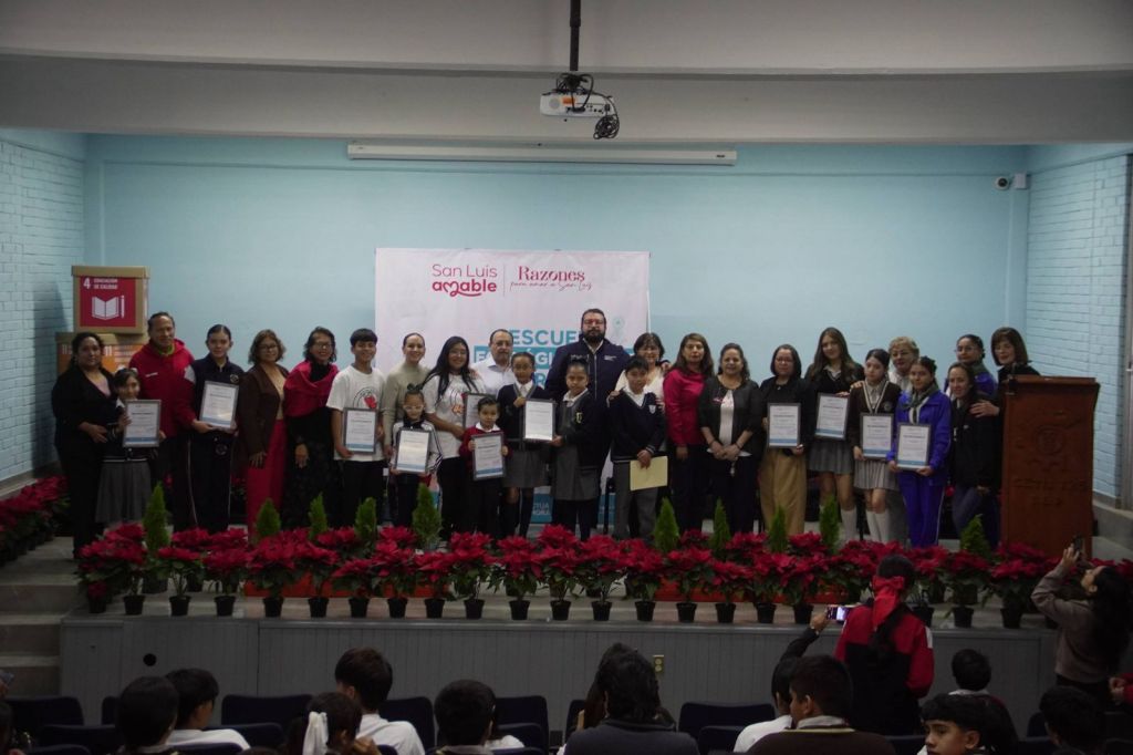 Ayuntamiento de SLP reconoce a escuelas por su compromiso con el medio&nbsp;ambiente