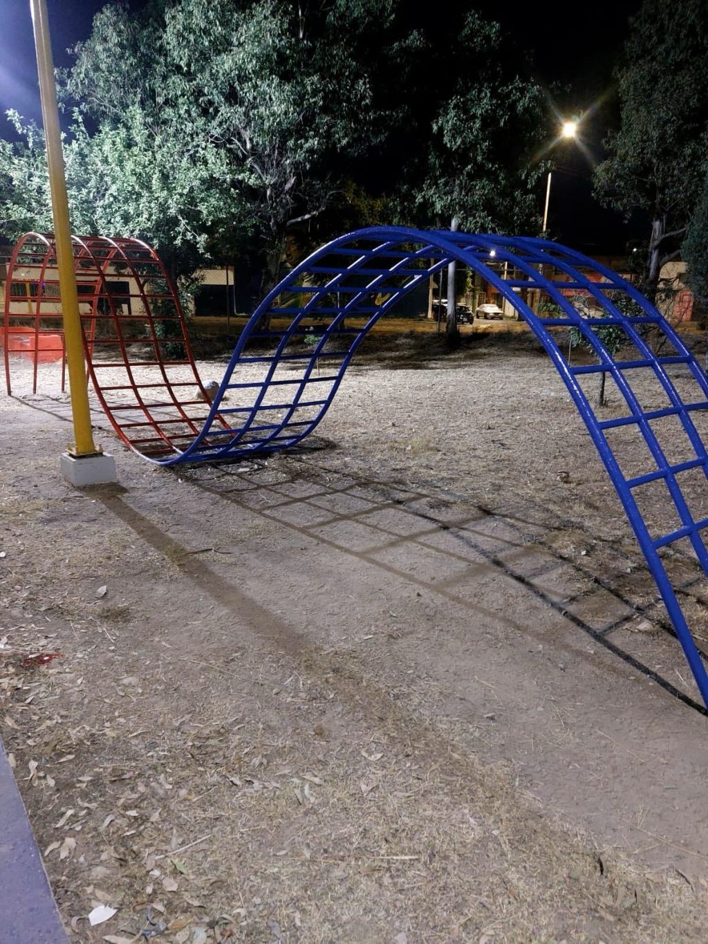 Gobierno de la Capital realiza mantenimiento a espacios públicos y áreas deportivas del bulevar Río&nbsp;Españita