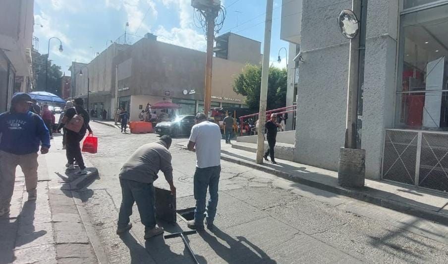 Interapas restablece el suministro de agua en viviendas de la calle Allende, en el Centro&nbsp;Histórico