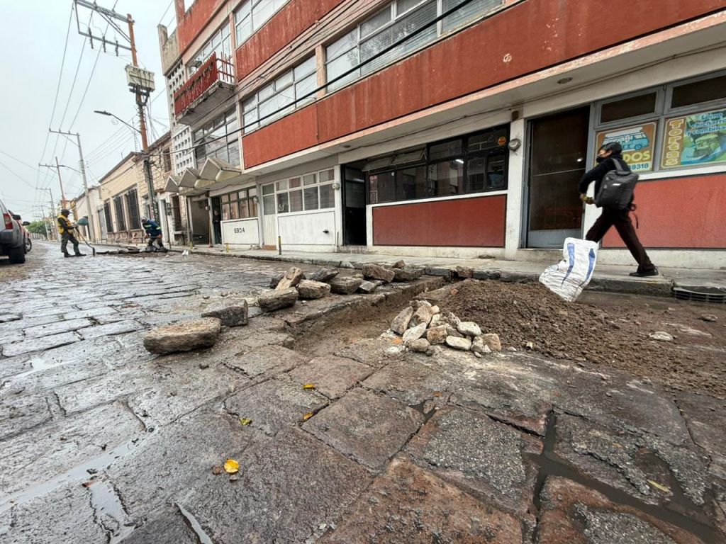 Bacheo exprés en Comonfort y Vallejo para no afectar la movilidad en el Centro&nbsp;Histórico
