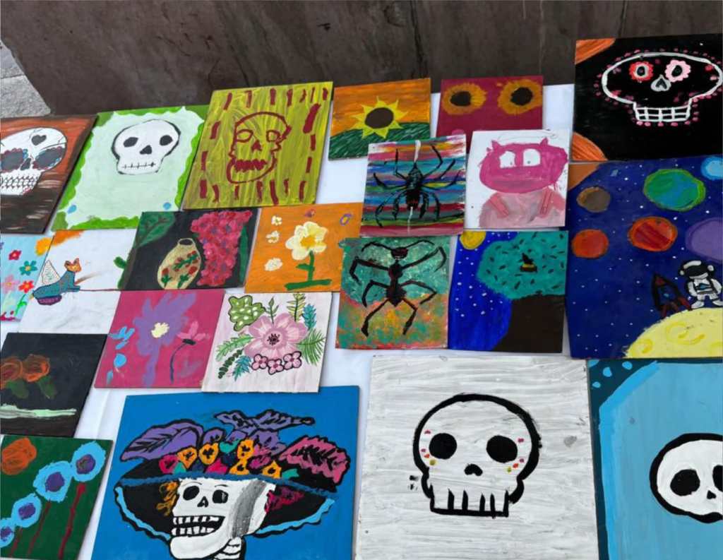 Alumnas y alumnos del Semillero Creativo presentaron obras elaboradas durante el año con&nbsp;cartonería.