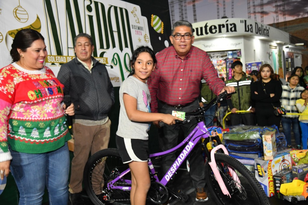 JUAN MANUEL NAVARRO DIO COMIENZO AL RECORRIDO DE POSADAS NAVIDEÑAS ACOMPAÑADO DE&nbsp;FAMILIAS