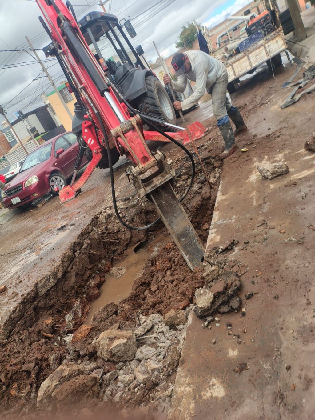 Interapas detiene fuga de agua en Los&nbsp;Arbolitos