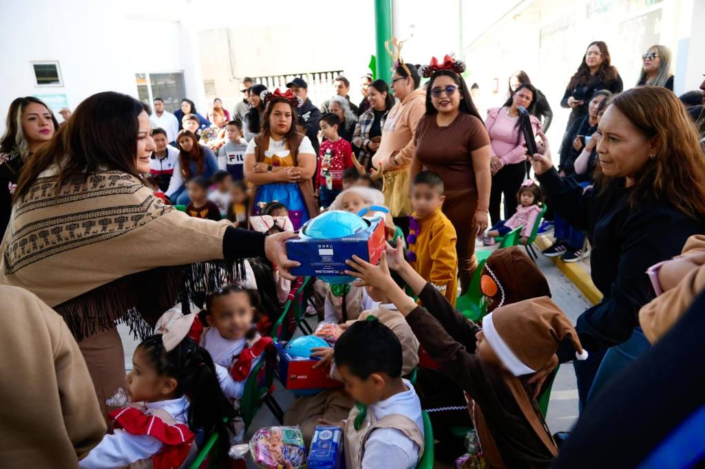 NIÑAS Y NIÑOS VIVEN LA ILUSIÓN DE LA NAVIDAD EN VILLA DE&nbsp;POZOS