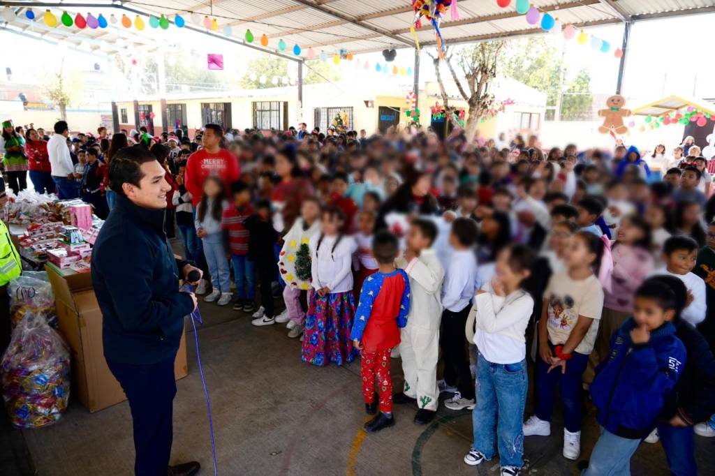 NAVIDAD VERDE ALEGRA A ESTUDIANTES DE VILLA DE&nbsp;POZOS