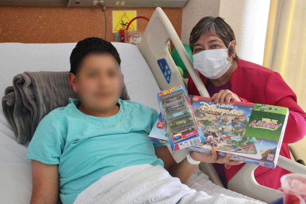 NIÑAS Y NIÑOS DEL HOSPITAL CENTRAL RECIBEN&nbsp;JUGUETES