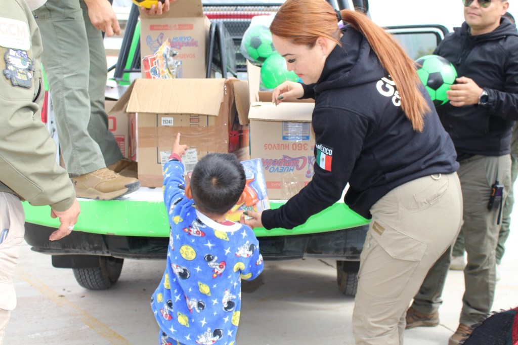 AGENTES DE LA GUARDIA CIVIL MUNICIPAL DE SOLEDAD ENTREGARON JUGUETES A NIÑAS Y NIÑOS DE&nbsp;COMUNIDADES