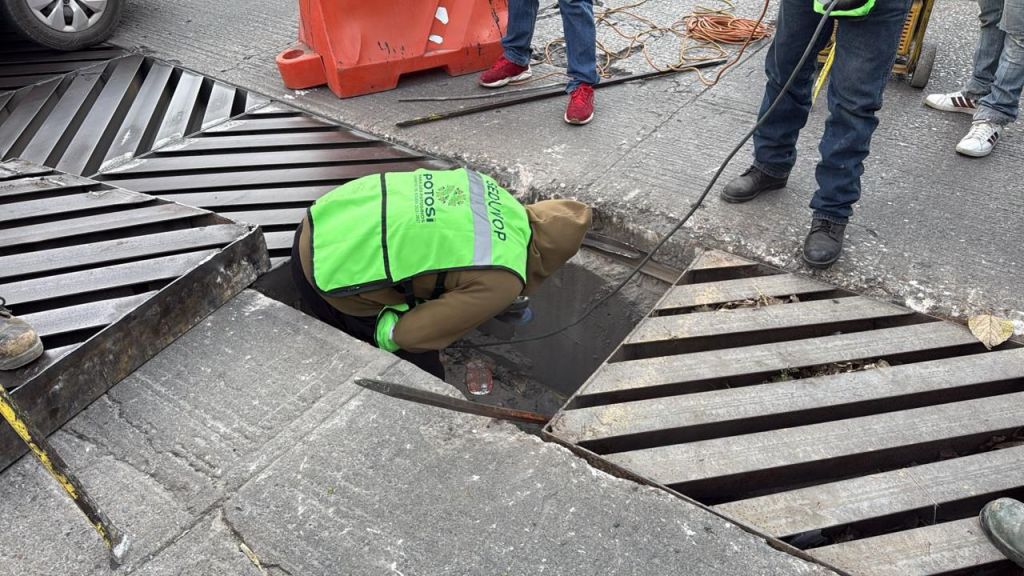 GOBIERNO DEL ESTADO BRINDA MANTENIMIENTO A BULEVAR RÍO&nbsp;SANTIAGO