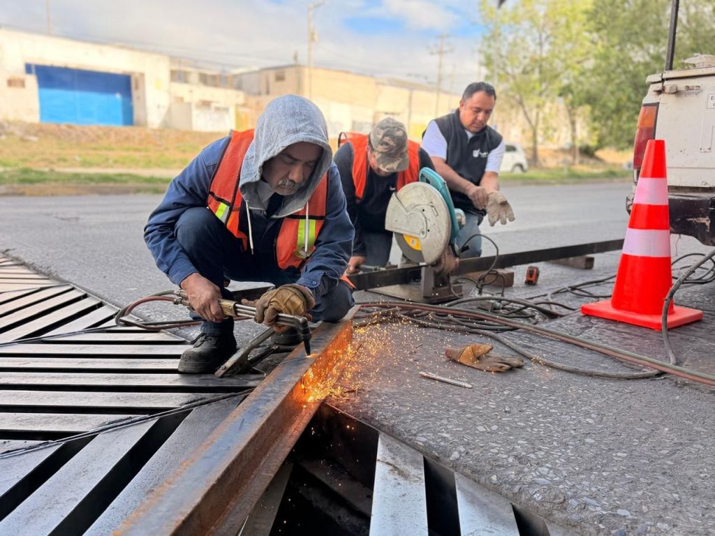 Gobierno de la Capital da mantenimiento a rejilla del Río Santiago para seguridad de miles de&nbsp;automovilistas