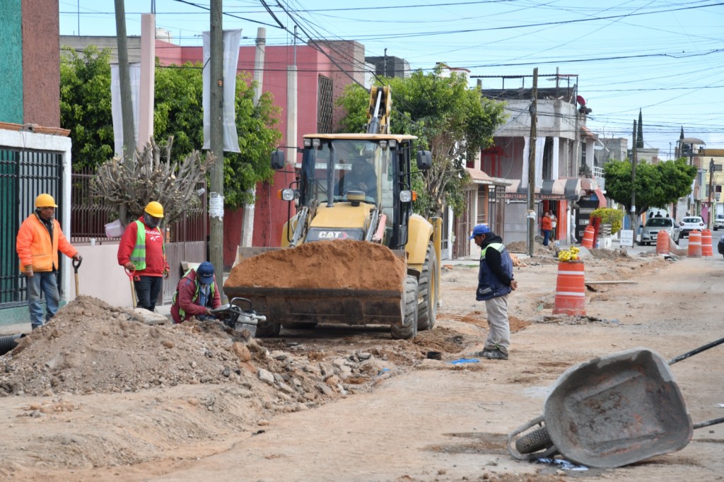 SIN DETENERSE, PAVIMENTACIONES ESTRATÉGICAS EN COLONIAS DE SOLEDAD