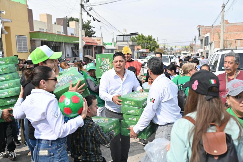 RESPALDAN FAMILIAS A RICARDO GALLARDO POR CONVIVENCIAS EN DÍA DE REYES