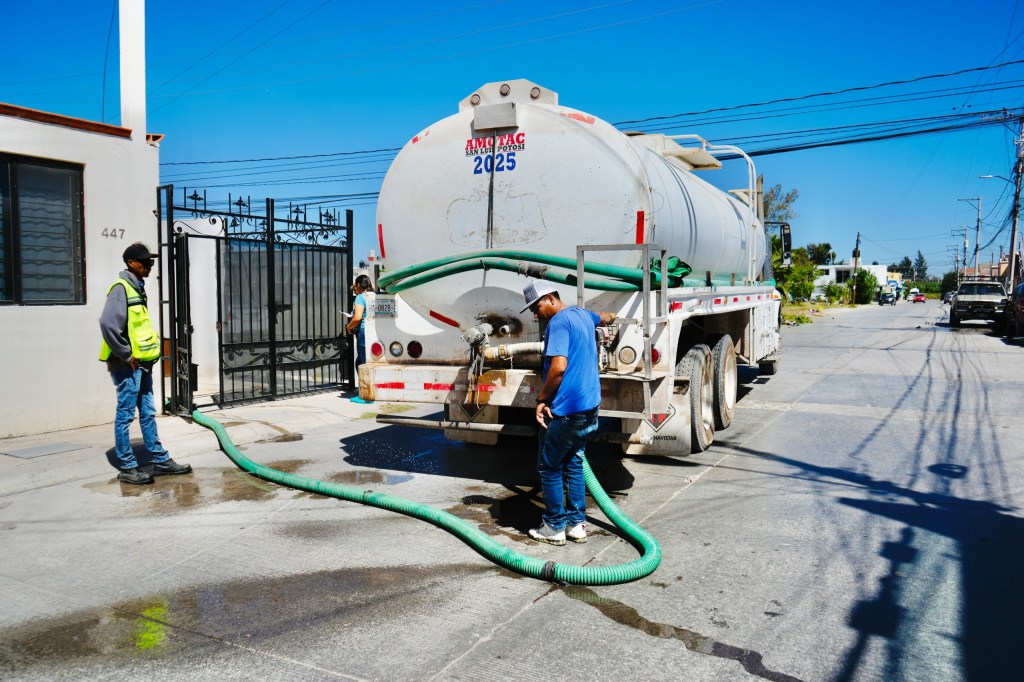 VILLA DE POZOS ATIENDE PROBLEMÁTICAS EN COLONIAS AFECTADAS POR DEFICIENCIAS EN EL SERVICIO DE AGUA