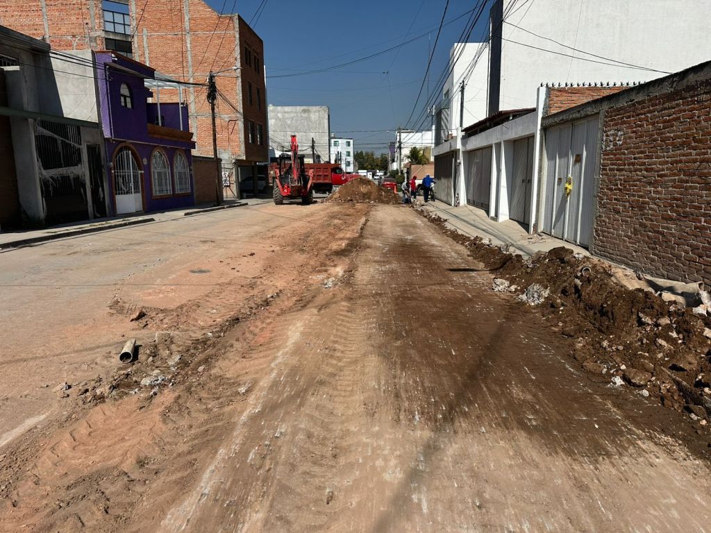 Interapas amplía mejora en la red de agua sobre José I. Puebla