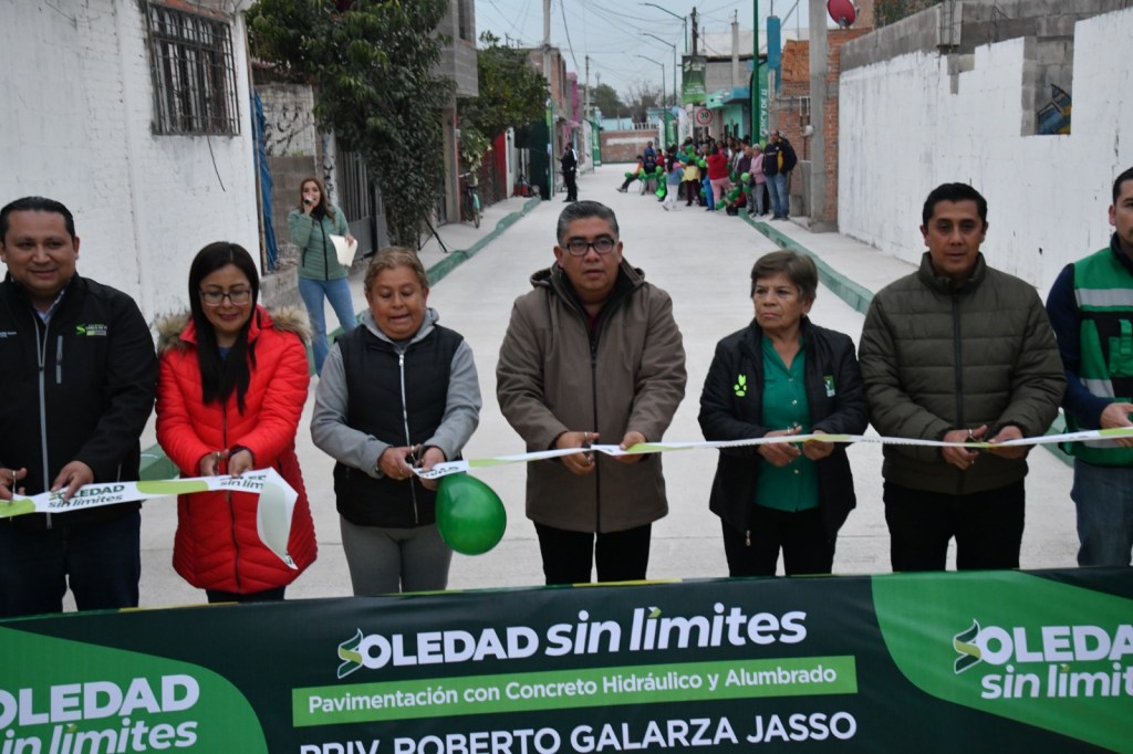 INAUGURA ALCALDE JUAN MANUEL NAVARRO PAVIMENTACIÓN Y ALUMBRADO DE PRIVADA ROBERTO&nbsp;GALARZA