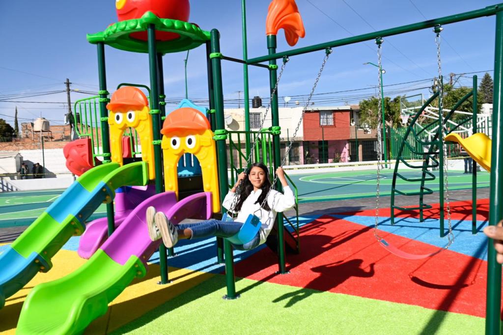 DE SITIO EN ABANDONO A ESPACIO FAMILIAR”, VECINOS CELEBRAN Y AGRADECEN RESCATE DE PLAZA&nbsp;HUASTECOS