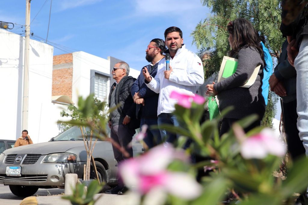 Limpian terreno baldío y áreas verdes en Bosques de Jacarandas con jornada 460 de “Capital al&nbsp;100”