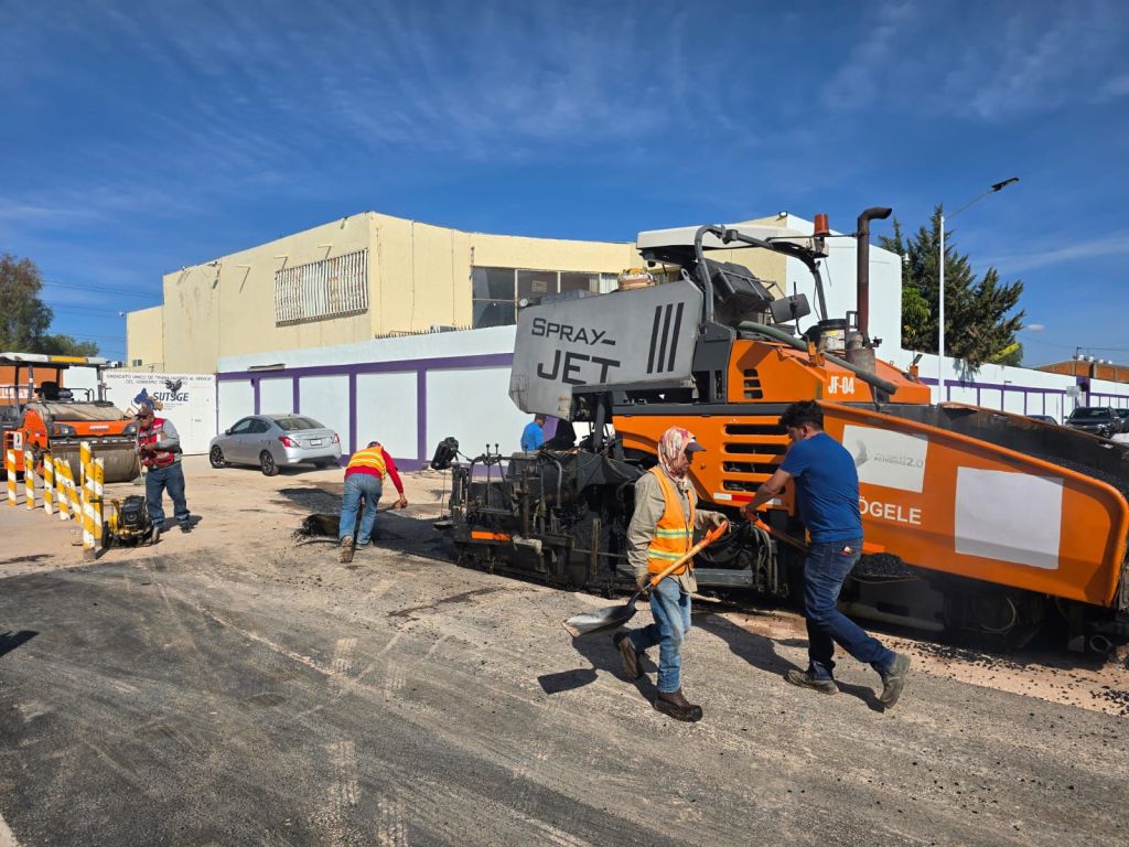 Banquetas, guarniciones y nuevo pavimento mejoran la conectividad y seguridad vial para vecinas y vecinos de la&nbsp;zona.