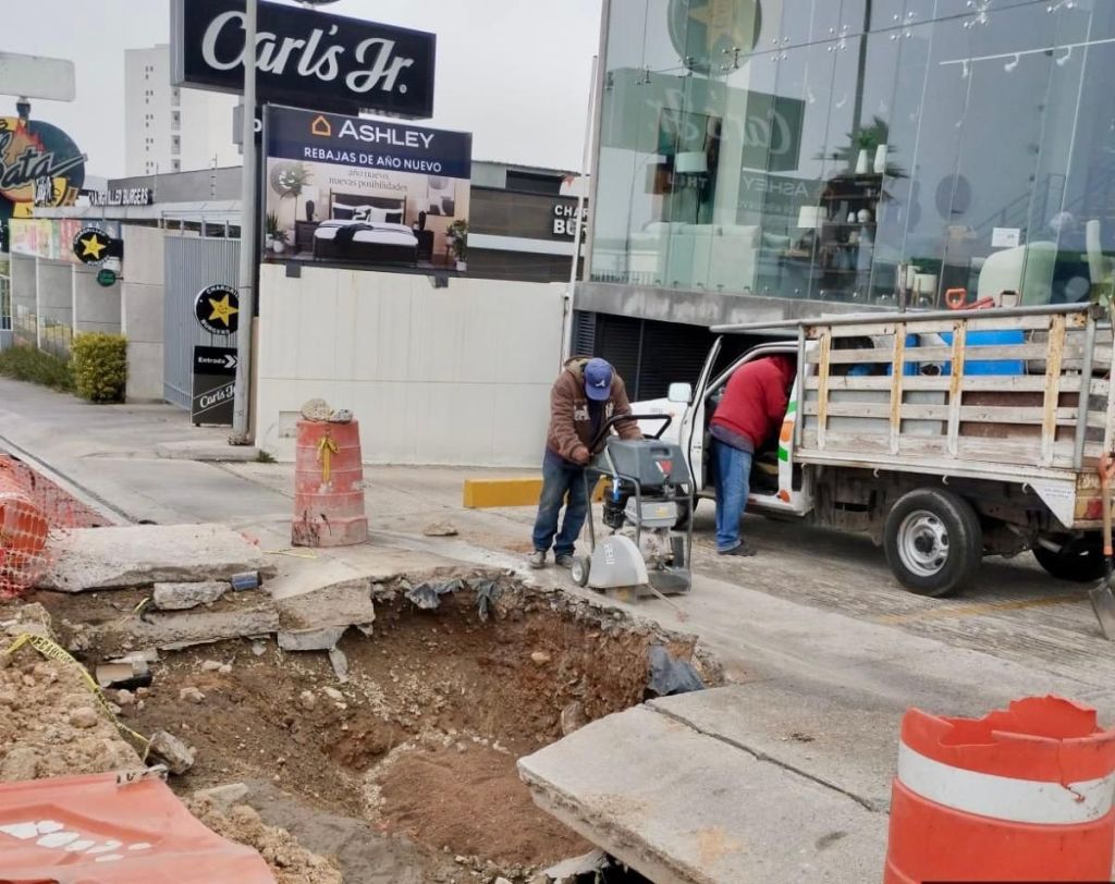 Con trabajo coordinado, gobierno municipal atiende daños por fuga en Chapultepec
