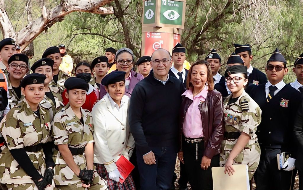 Enrique Galindo pone en funcionamiento Biblioteca: rescatan libros&nbsp;desechados