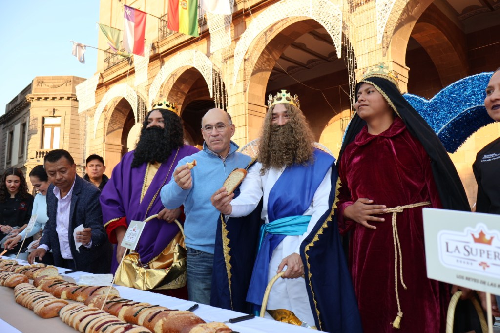 Alcalde Galindo celebra el Día de Reyes con más de 8 mil 500 Capitalinos en el Centro Histórico