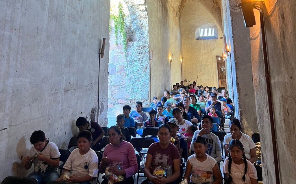 Decenas de familias disfrutan tarde de cine en la Delegación La&nbsp;Pila