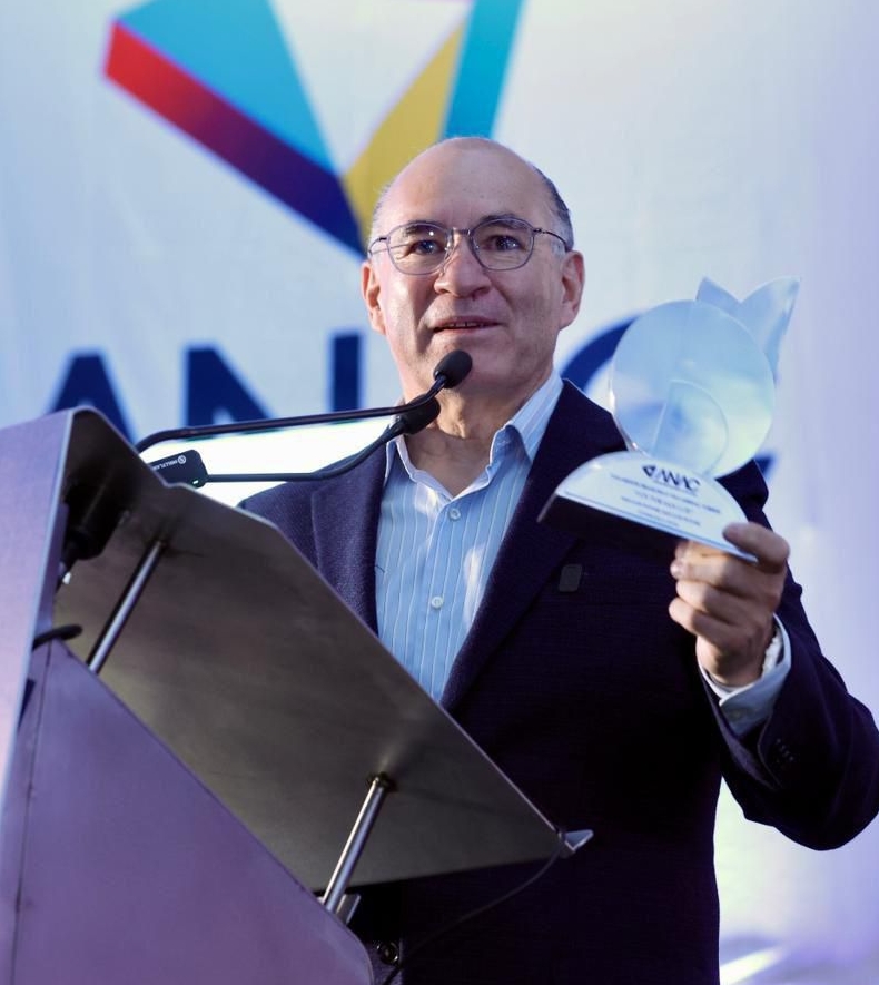 Alcalde Enrique Galindo el galardón “Francisco Villarreal Torres” por impulsar el alto rendimiento&nbsp;deportivo