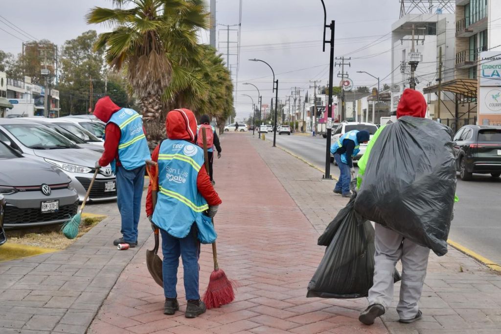 Gobierno de la Capital mejora la imagen urbana de avenida Himalaya con labores integrales de&nbsp;limpieza