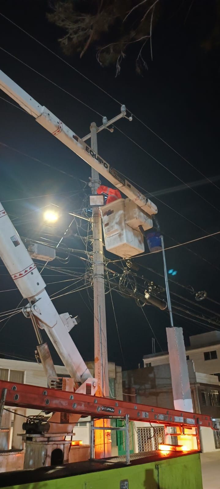 Con acciones inmediatas el ayuntamiento de SLP mejora iluminación en colonias y&nbsp;avenidas