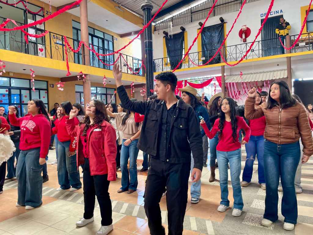 UN AMBIENTE MUSICAL ROMPIÓ LA RUTINA ESCOLAR EN SOLEDAD ESTE SAN&nbsp;VALENTÍN