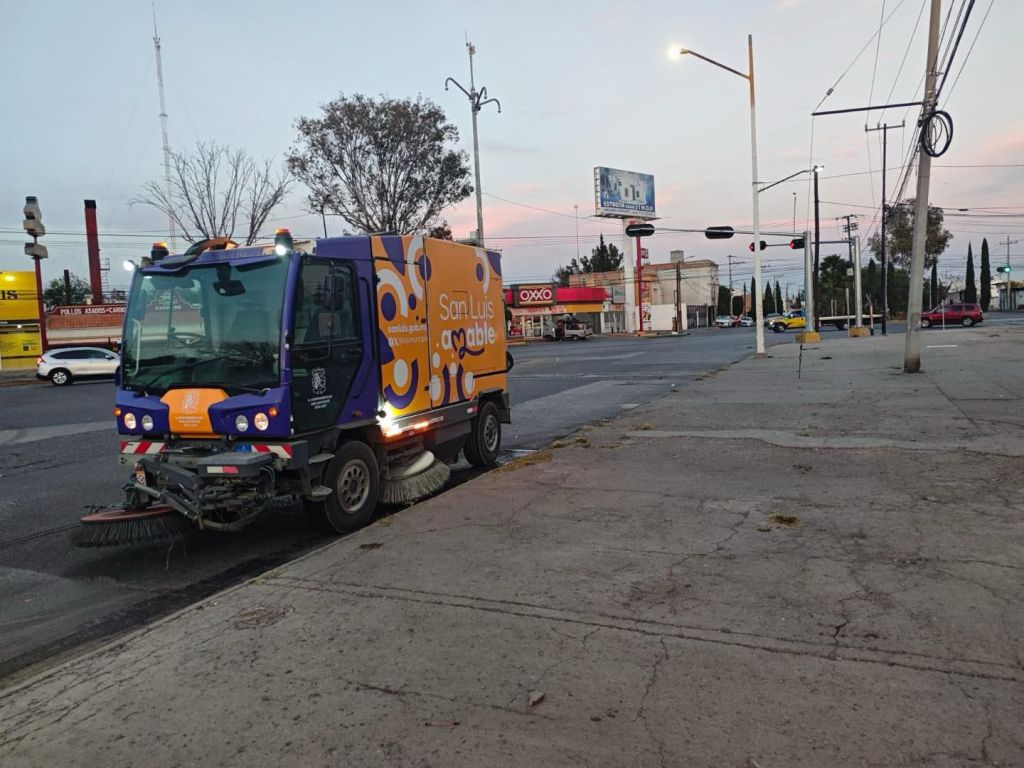 Gobierno de la Capital realiza limpieza en Las Vías después del tianguis&nbsp;dominical