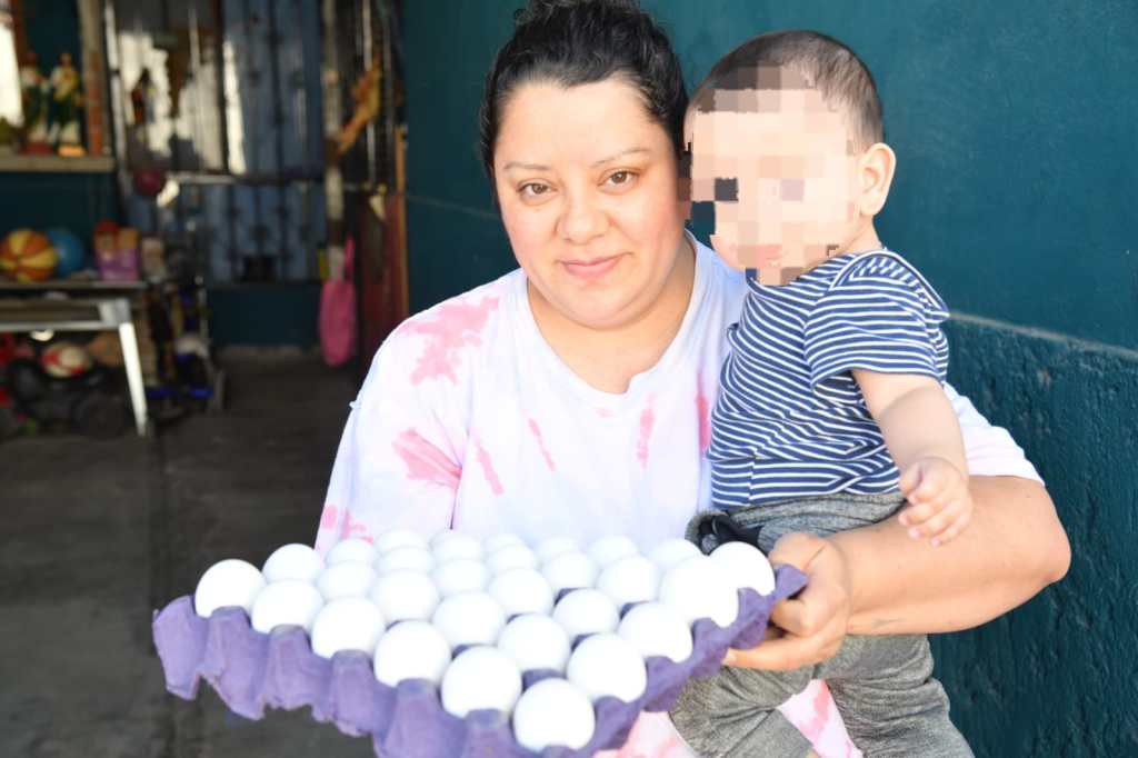 JUAN MANUEL NAVARRO ACERCA APOYO ALIMENTARIO A FAMILIAS DE LA ZONA ORIENTE CON PROGRAMA CASA POR&nbsp;CASA