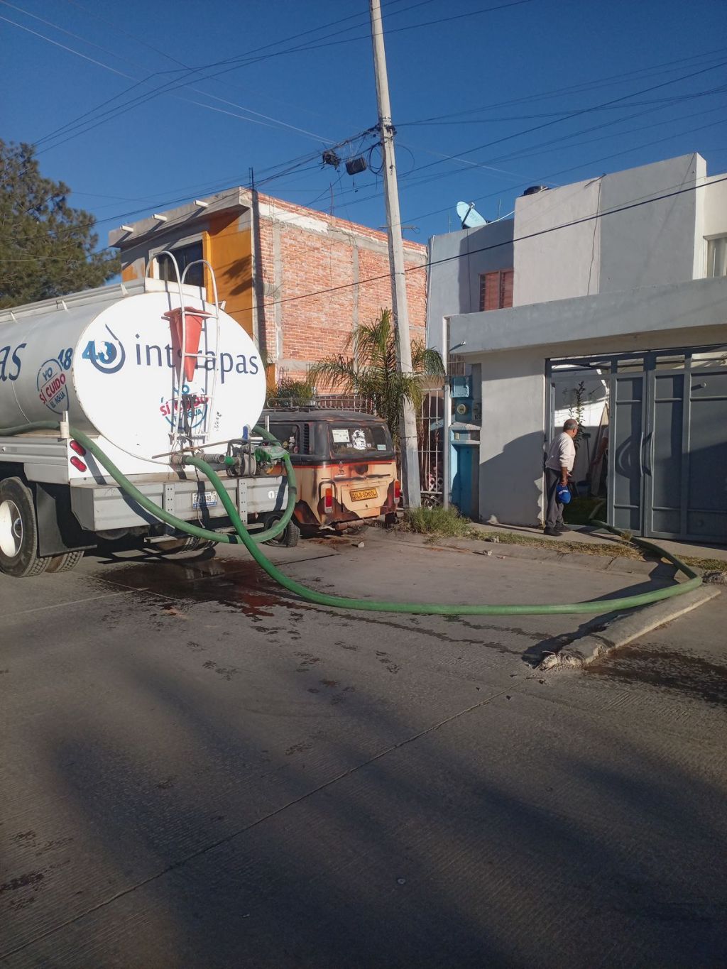 Interapas activa operativo de distribución de agua en las colonias Juan Pablo y Buenos&nbsp;Aires