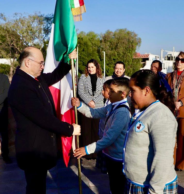 En el Día de la Bandera, Enrique Galindo rinde homenaje a oficiales&nbsp;caídos