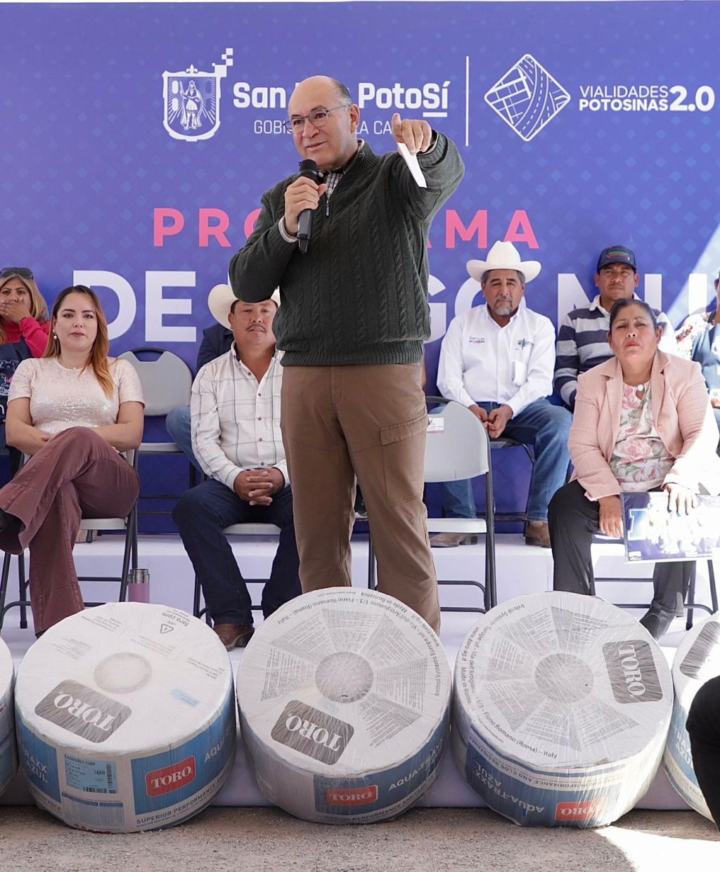 Enrique Galindo entrega en Peñasco importantes apoyos a productores de chile y&nbsp;alfalfa
